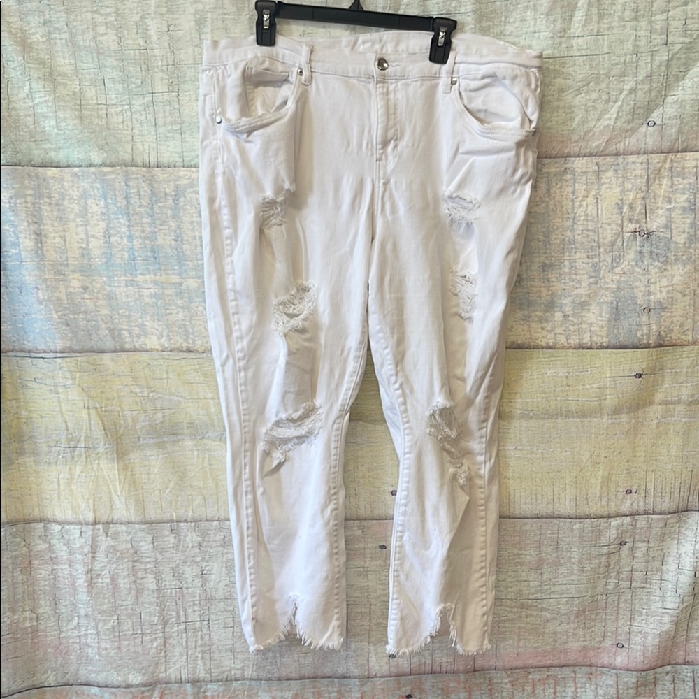 Venus Woman’s White Distressed Women Jeans. Size is 22. In excellent condition.